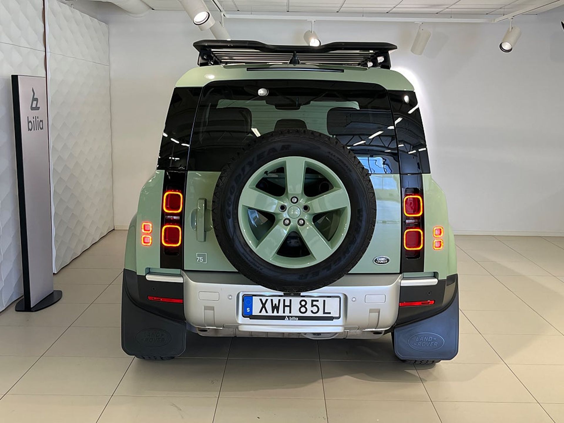 Land Rover Defender P400e PHEV 2023, bild 7/10