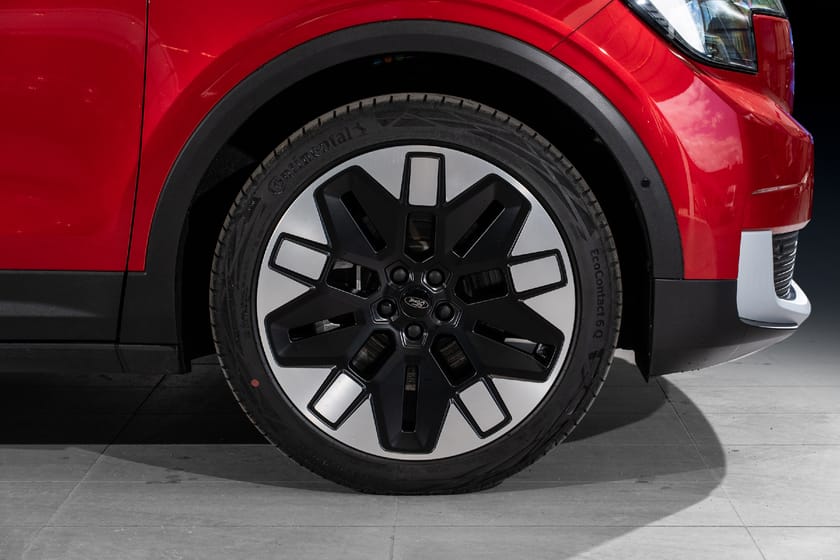 Bilde 5 av Ford Explorer EV Extended Range AWD LR/AWD/Premium/Pano/krok/B&O/Førerassistent/"21"/Skinn