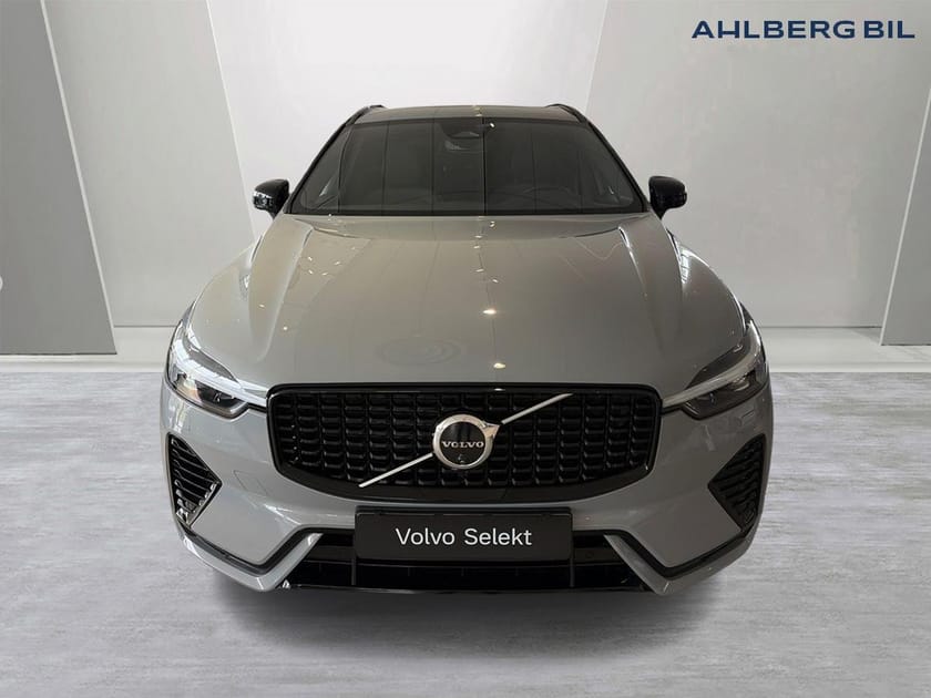 Bild 4 av Volvo XC60 T6 Plus Dark Edition, Dragkrok Halvautomatisk, Parkeringskamera 360, Panoramaglastak, Baklucka Elmanövrerad, Google Maps