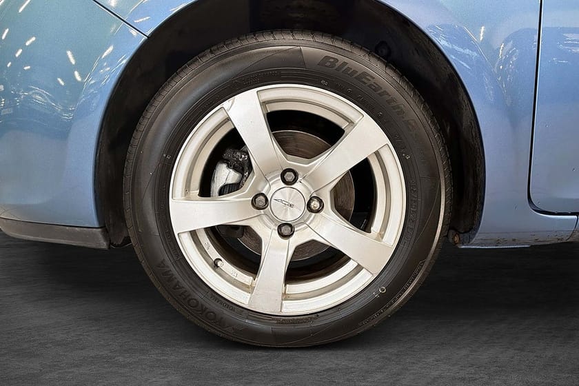 Bild 2 av Renault Clio  Halvkombi 5-dörrars 1.2 (75hk) Lågmil Ny-Kamrem