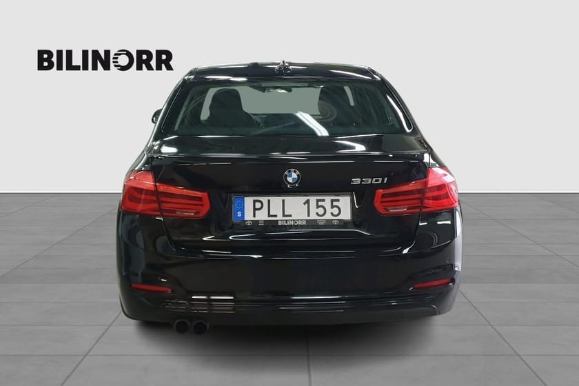 Bild 4 av BMW 330i Sedan Sport Line | VHJUL | MV