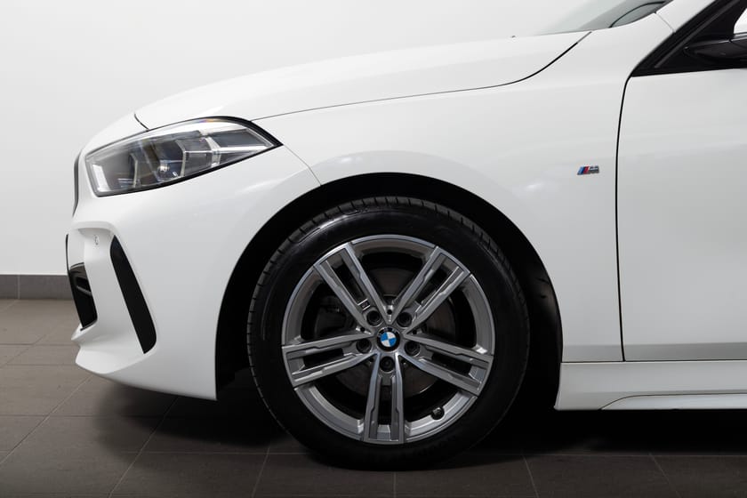 Bild 4 av BMW 118i Steptronic 136hk M-Sport Moms/HiFi/Shadowline/Rattvärme