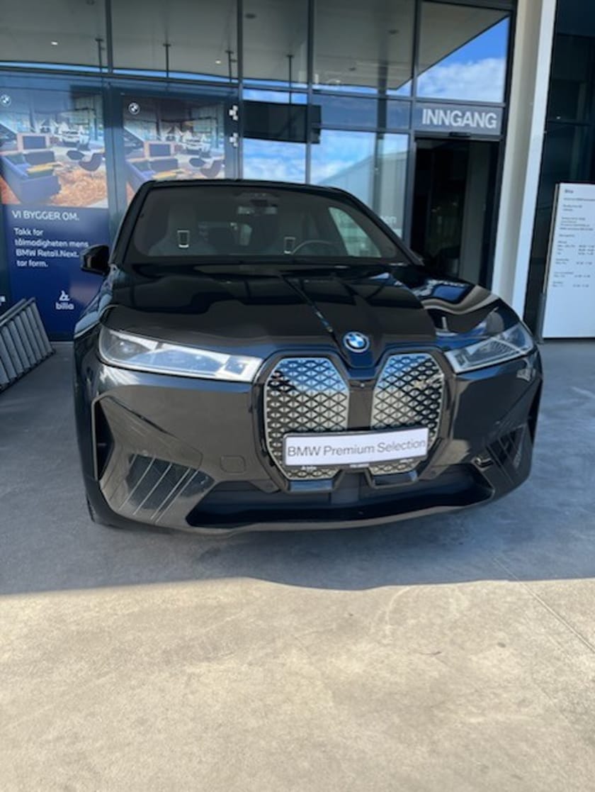 Bilde 2 av BMW iX xDrive50 FullyCharged,4hjuls,Luft,360,Lazer,22",Pano,SoftC.