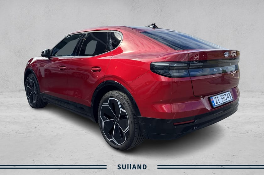 Bilde 2 av Ford Capri EV Extended Range AWD Hel elektrisk firehjulstrekker en lekker rødfarge