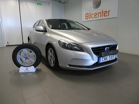Volvo V40 D2 Momentum Värmare-PDC-BT-NYSERVAD*KAMREMSBYTT*SoV