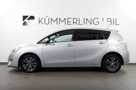 Toyota Verso 2.0 D-4D Manuell 126hk 7-sits Pano/Bkamera/Drag