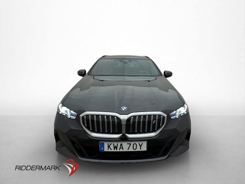 Bild 3 av BMW i5 xDrive40 Touring 394hk M Sport Dragkrok Kamera Skinn