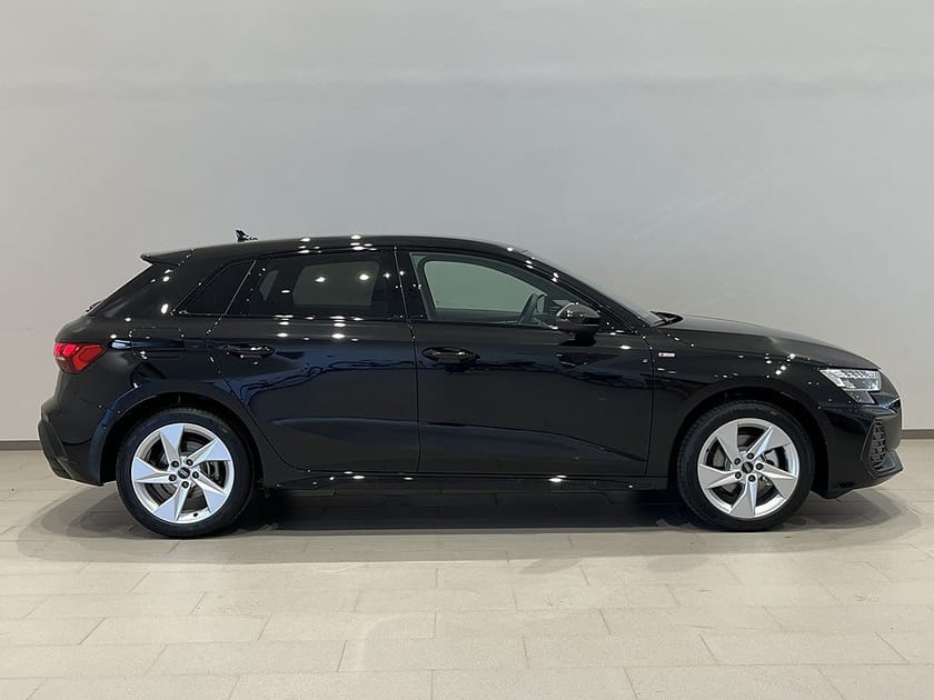 Bild 2 av Audi A3 Sportback 35 TFSI S-Line 150 hk S-Tronic