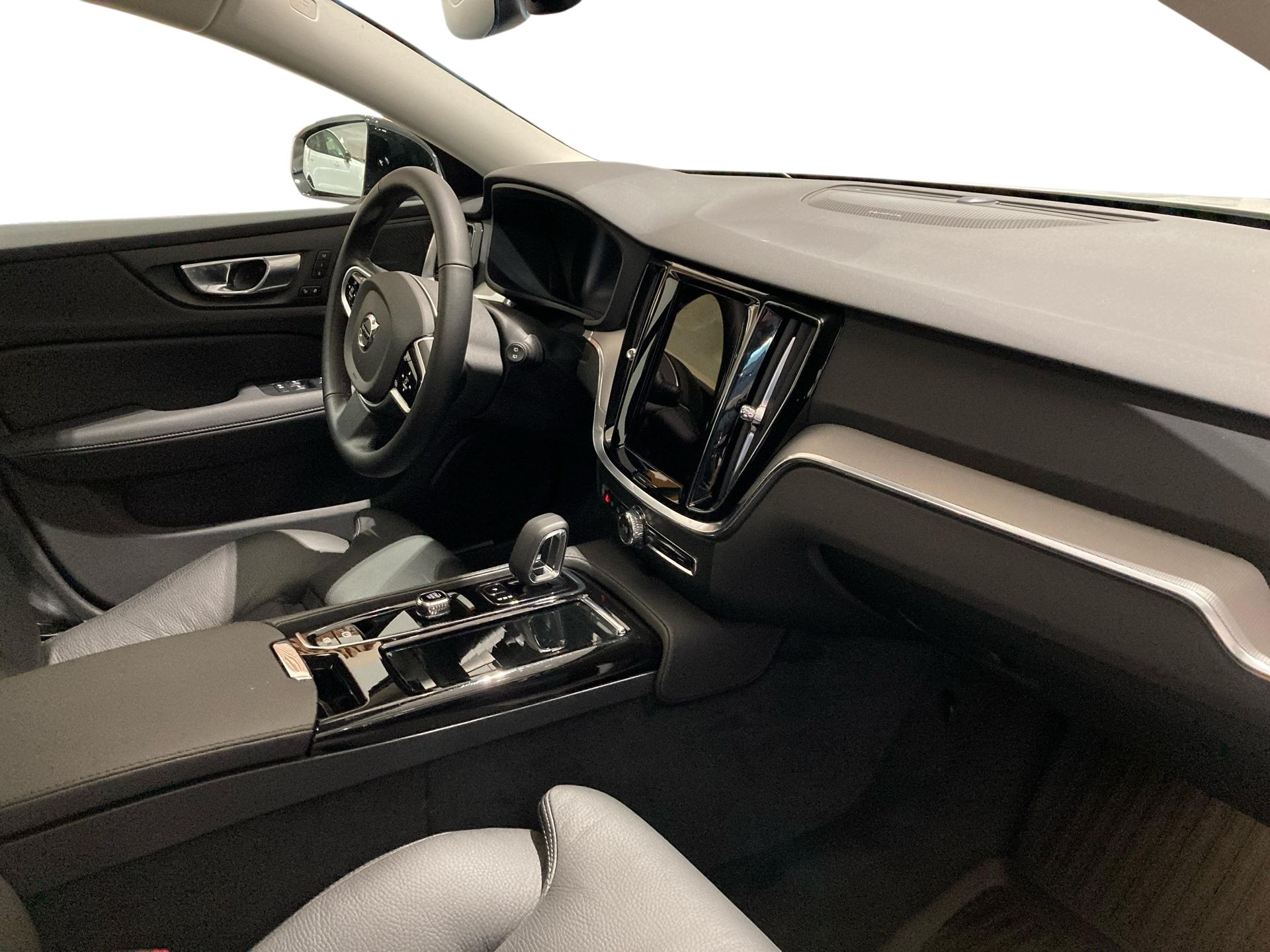 Volvo V60 T6 Plus Dark Nordic Edition 2026, bild 4/10
