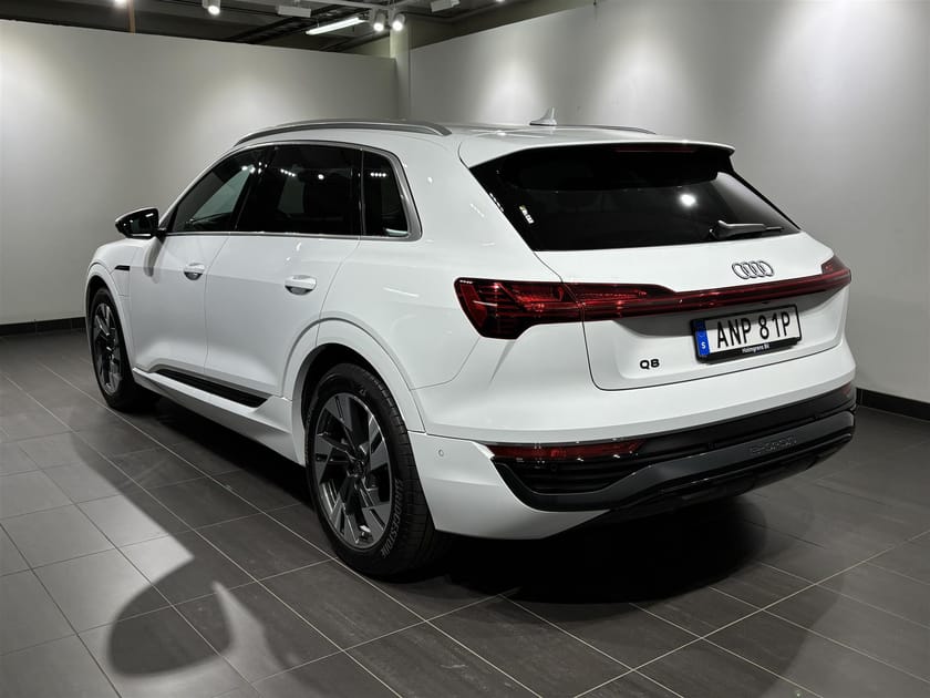 Bild 2 av Audi Q8 55 e-tron quattro P Selection Panorama 360° Drag B O HUD