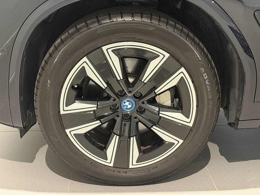 Bild 5 av BMW iX3 Charged M Sport Drag Adpt Farth Panorama Elstolar