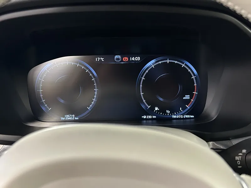 Bild 9 av 15 – Volvo V60 B4 Bensin Momentum Advanced Edition