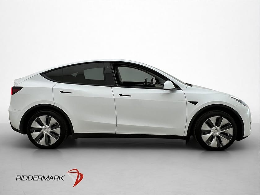 Bild 5 av Tesla Model Y Standard Range RWD Dragkrok En-Brukare MOMS