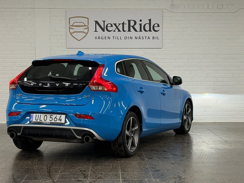 Bild 4 av Volvo V40 T2 R-Design | Värmare | Bluetooth | Halvskinn |SoV-Hjul