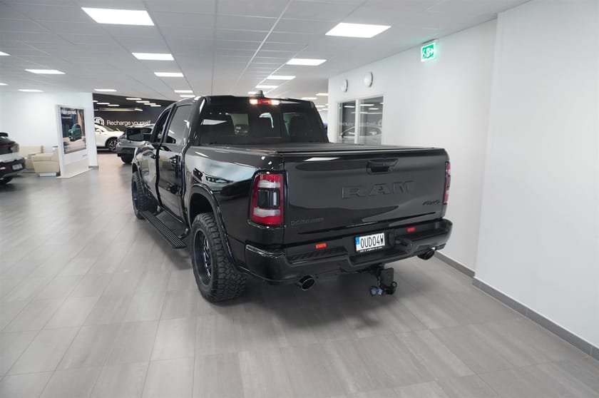 Bild 5 av RAM 1500 Crew Cab 5.7 V8 Laramie 4x4 Black Edition