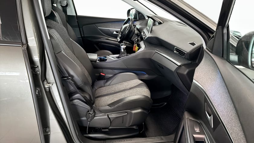 Bild 3 av Peugeot 3008 ALLURE 1,2 PURETECH 131 HK CARPLAY