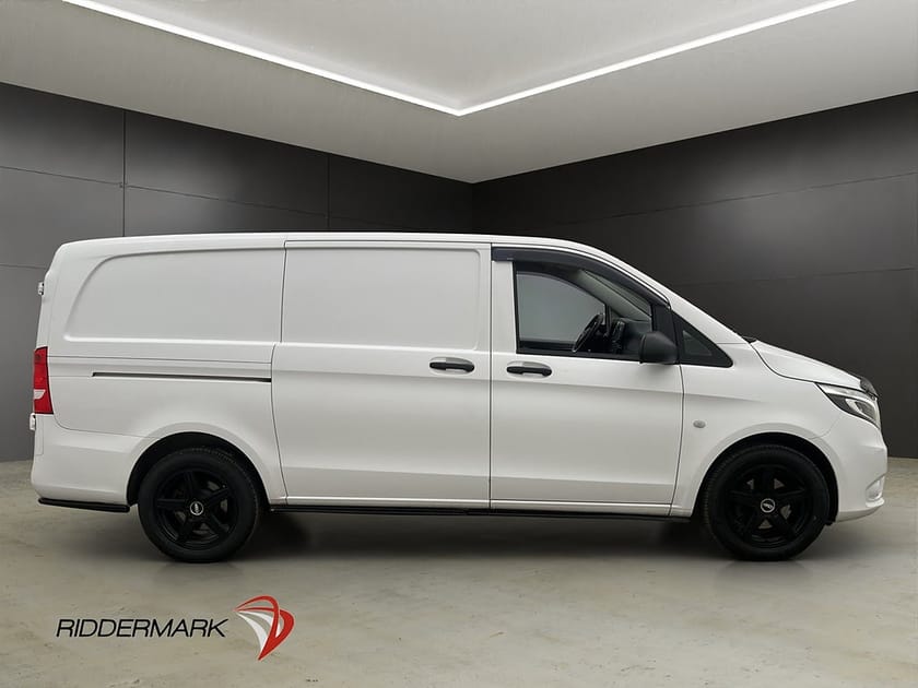 Bild 2 av Mercedes-Benz Vito 116 CDI 2.8t L2 Värmare Drag Kamera CARPLAY Moms
