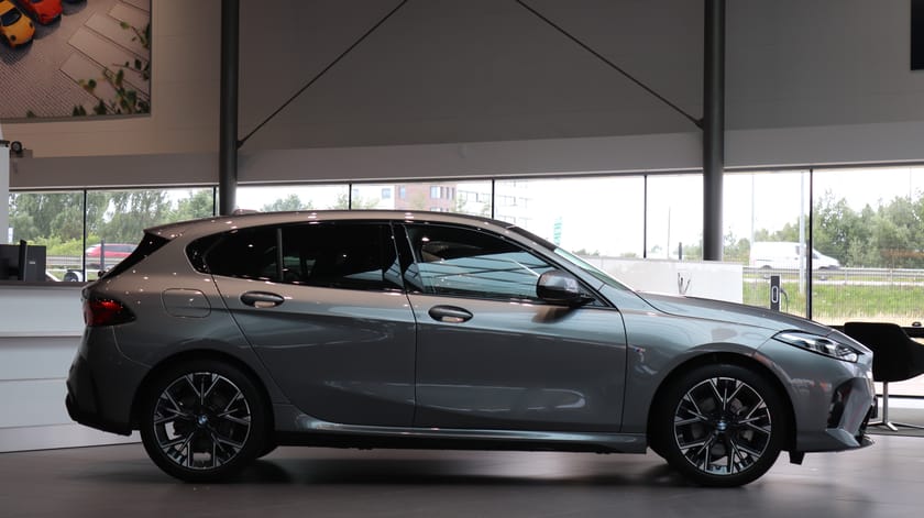 Bild 3 av BMW 120 Steptronic M-Sport 170 hk