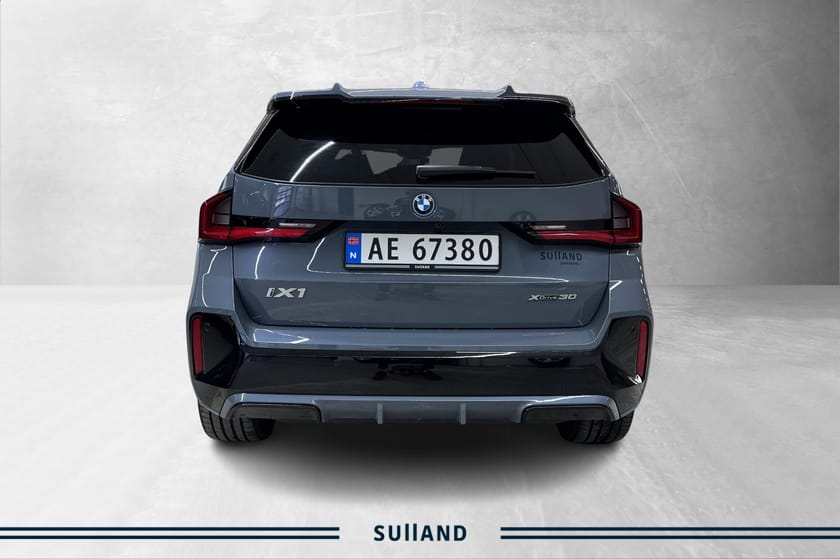 Bilde 4 av BMW iX1 xDrive30 Supercharged M-Sport Pro, Storm Bay Met, Pano