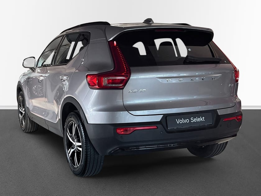 Bild 2 av Volvo XC40 B4 FWD Bensin Plus Dark