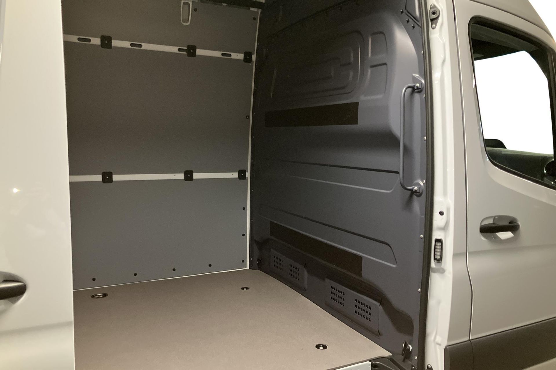 Mercedes-Benz eSprinter 2025, bild 2/10