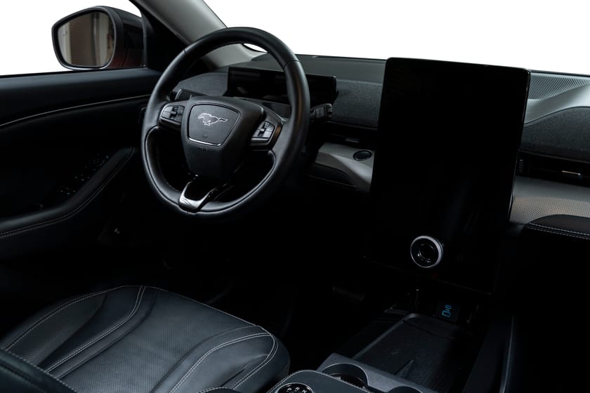 Bilde 2 av Ford Mustang Mach-E Standard Range 269hk SUV AWD SR | B&O | Matrix  ++