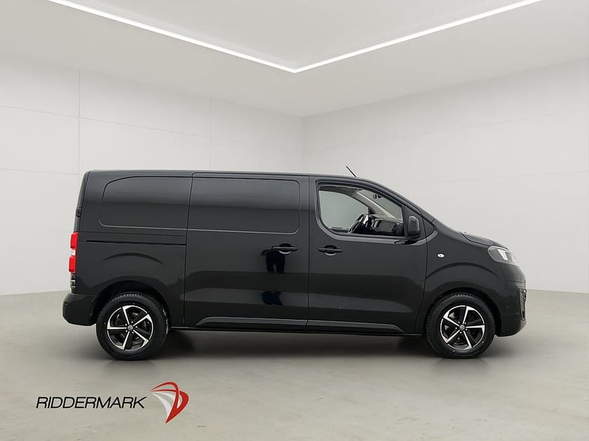 Bild 2 av Opel Vivaro Skåpbil IP L2 177hk Ny-Kamrem Värm Drag Kamera CARPLAY Moms