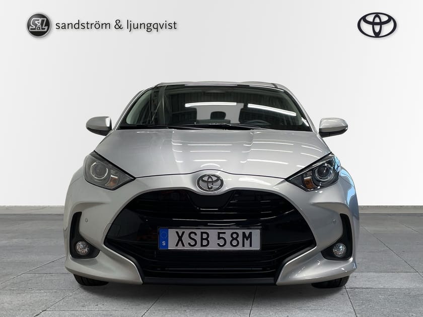 Bild 1 av Toyota Yaris Hybrid 115 1,5 hk Active Komfortpaket