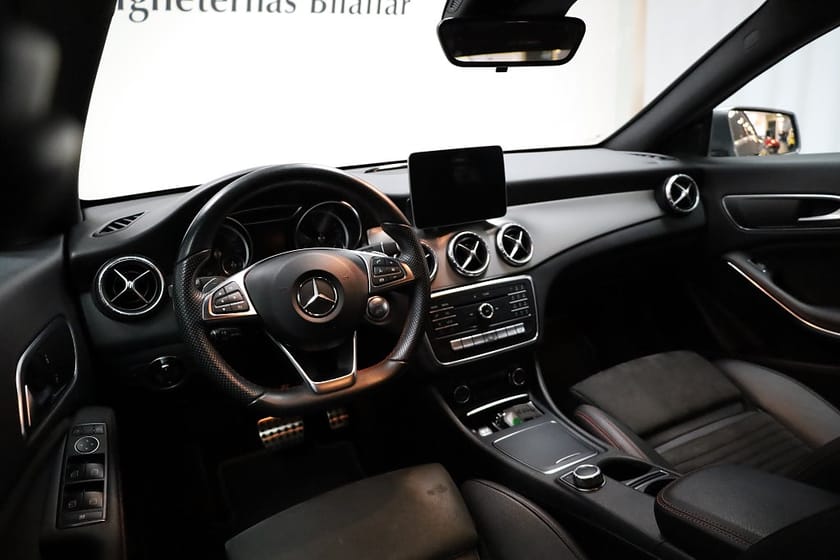 Bild 3 av Mercedes-Benz CLA 200 7G-DCT AMG Line / Backkamera