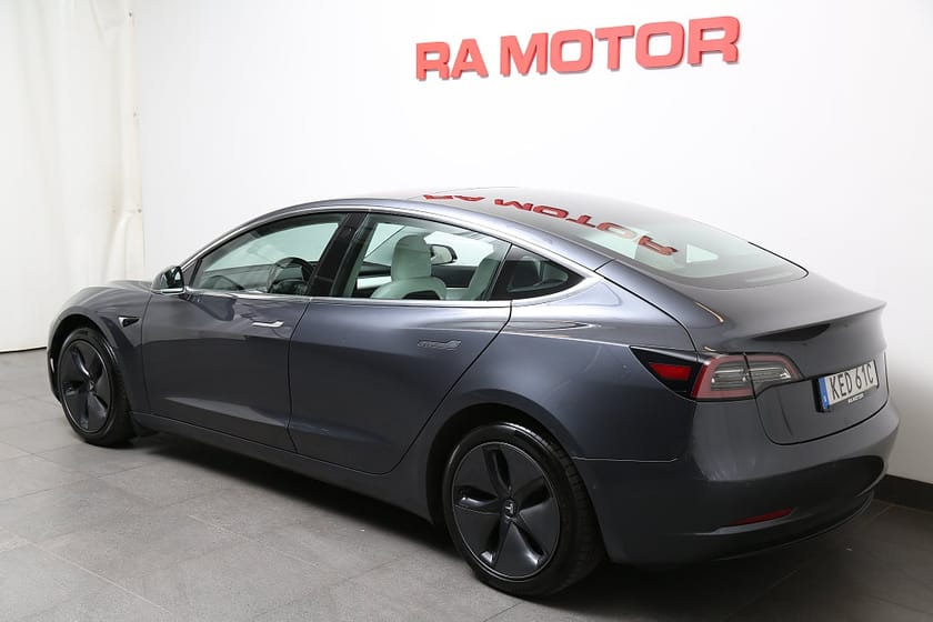Bild 4 av Tesla Model 3 Long Range AWD 440hk Skinn Panorama