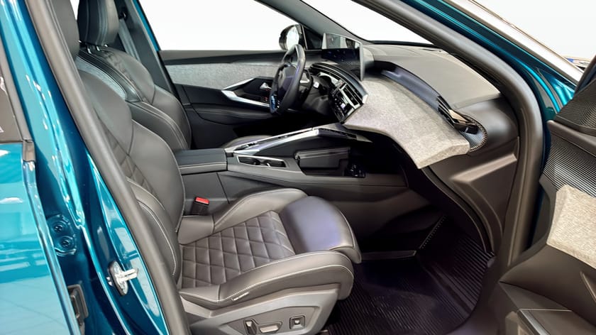 Bild 3 av Peugeot E-3008 