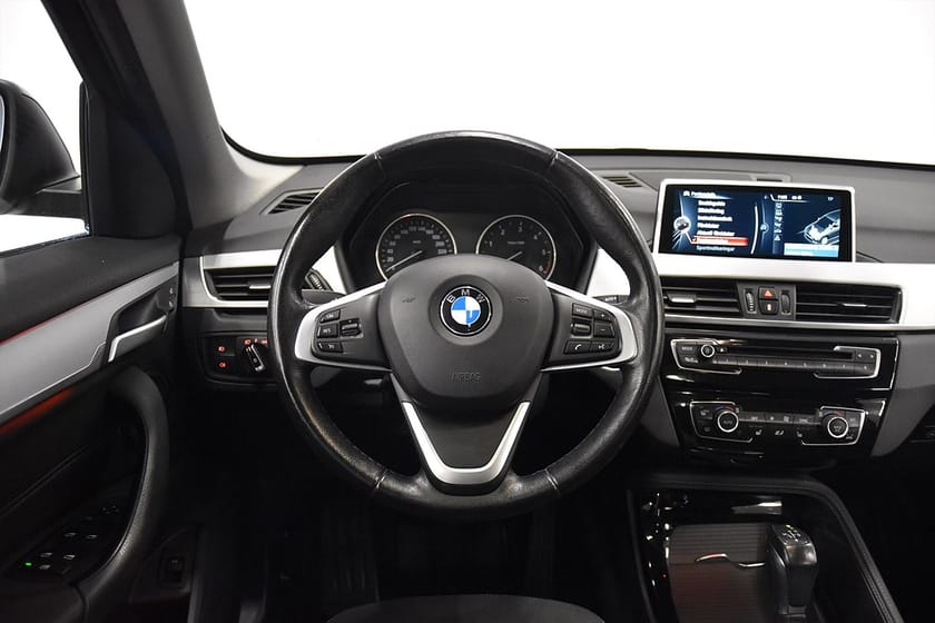 Bild 2 av BMW X1 xDrive20d xDrive 20d Aut Sport line Pano Rattv Navi B-kam Drag 190hk