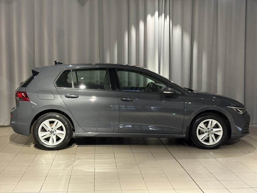 Bild 4 av Volkswagen Golf 1.0 eTSI 110hk Drag
