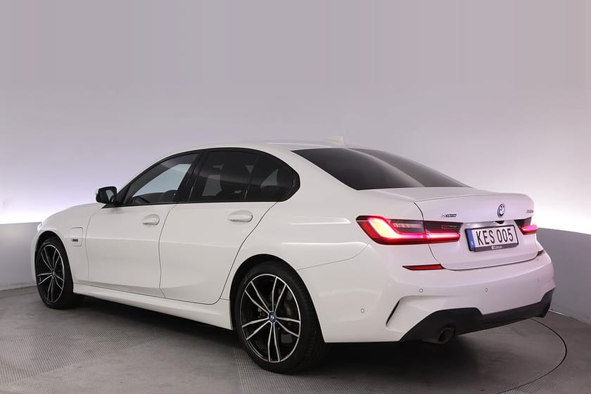 Bild 4 av BMW 330e xDrive Sedan M-Sport Kamera Elstol Navi Carplay