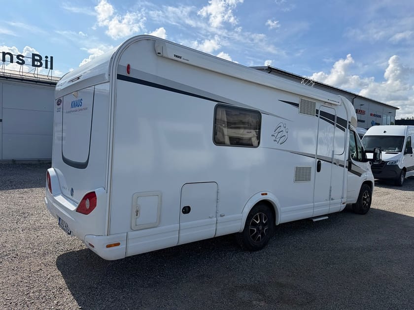 Bild 3 av Knaus Campervan Fiat Sky Ti 700 * Alde & Långbäddar & Automat *