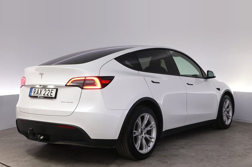 Bild 5 av Tesla Model Y Long Range AWD Autopilot Pano Drag