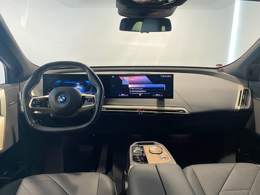 Bild 4 av BMW iX xDrive40 Panoramatak Adaptiv farthållare