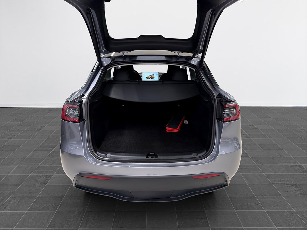 Tesla Model Y Long Range AWD, 514ps, 2024