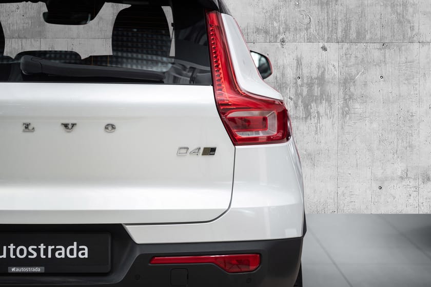 Bilde 4 av Volvo XC40 D4 AWD | R-Design | Soltak | Skinn | 360 |