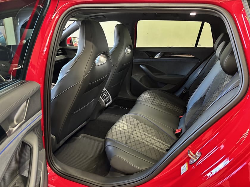 Bild 3 av Volkswagen Passat Variant eHybrid PB   R-LINE 1.5 TSI 272 HK