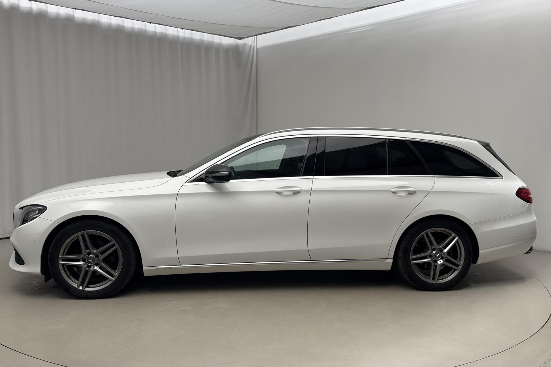 Mercedes-Benz E 220 T d 2017, bild 2/10