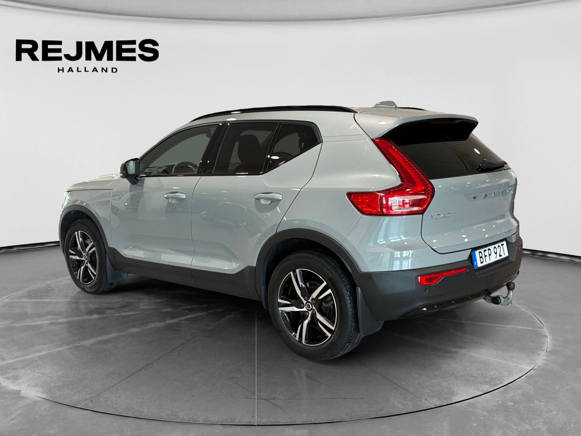 Volvo XC40 B3 FWD Bensin Plus Dark 2025, bild 2/10