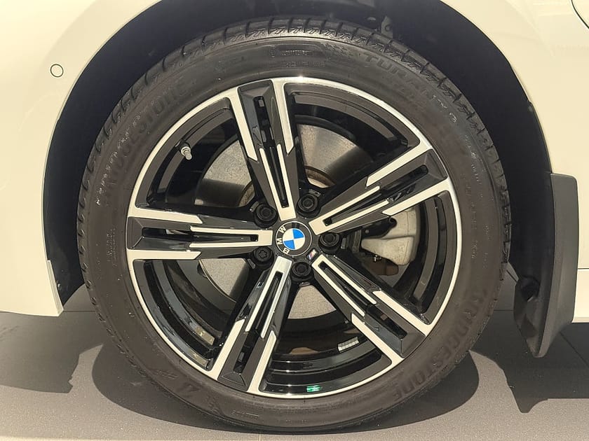 Bild 5 av BMW 330e xDrive Sedan M Sport Drag Adaptiv Farth. Rattv 18" HiFi