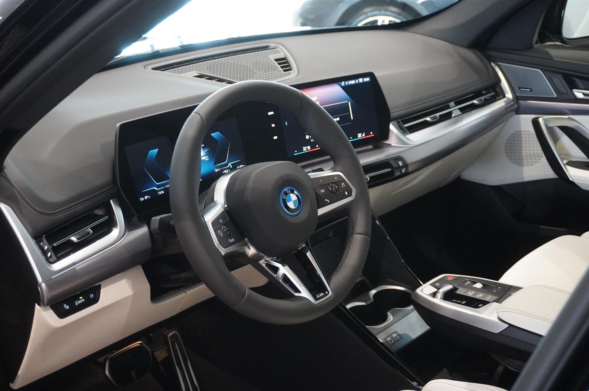 BMW iX1 eDrive20, 204ps, 2027