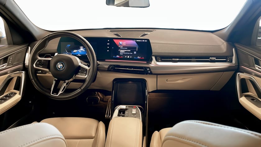 Bild 4 av BMW iX2 xDrive30 xDrive30, 306hk, M-sport|Backkamera|Drag|carplay