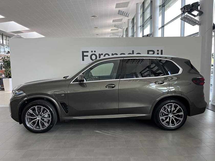 Bild 3 av BMW X5 xDrive50e M Sport H/K Drag Panorama Adpt. Farth.