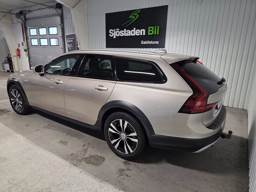 Bild 3 av Volvo V90 Cross Country B4 AWD Automat Bränslevärmare Dragkrok Backkamera