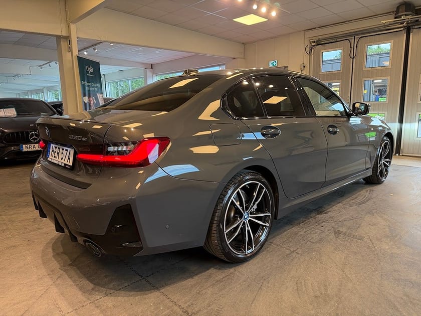 Bild 4 av BMW 330e xDrive Sedan Steptronic M Sport H/K Gps Adaptiv Moms