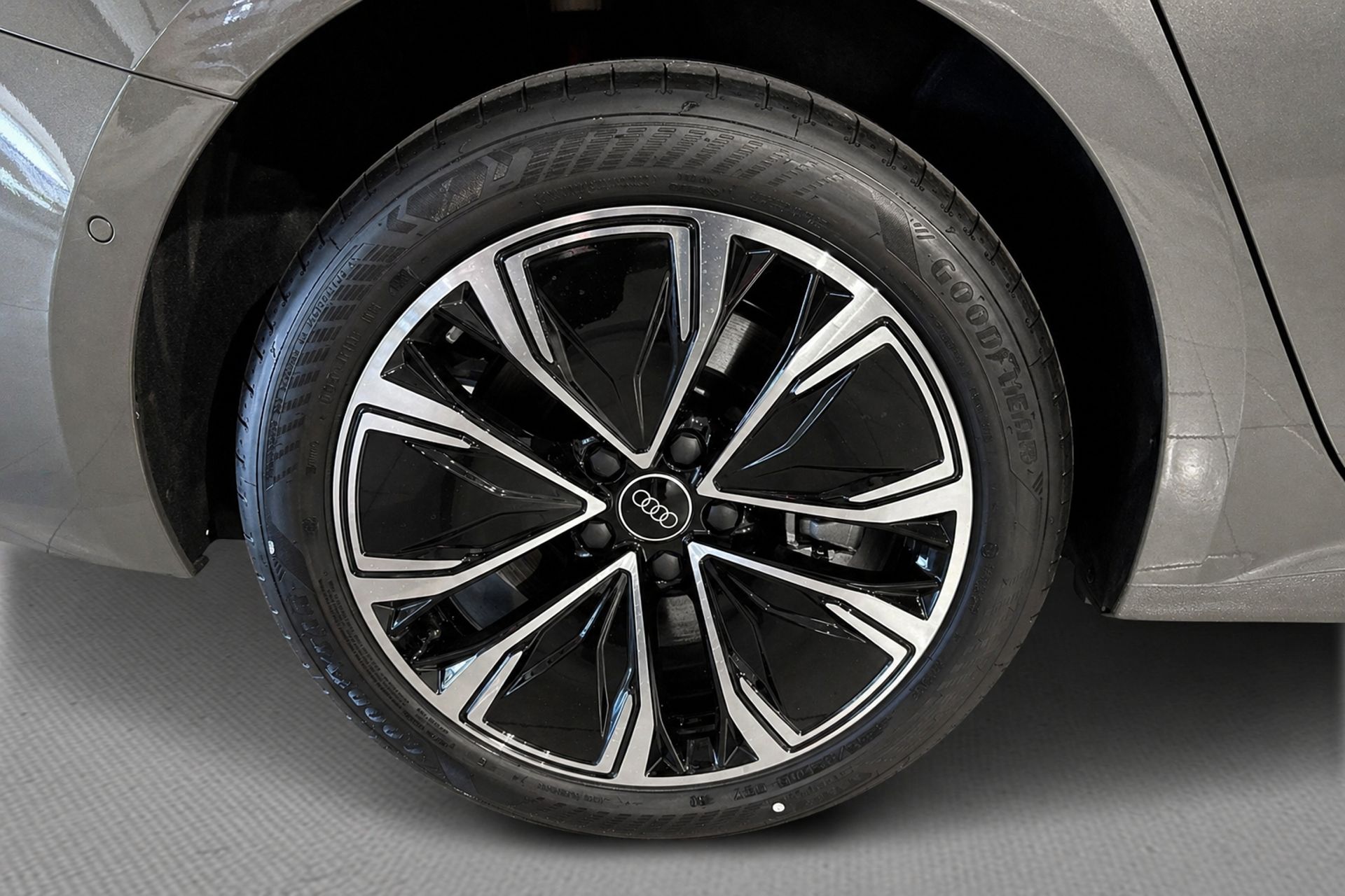 Audi A5 Avant e-hybrid quattro 2026, photo 5/8
