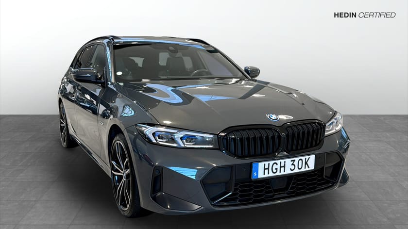 Bild 2 av BMW 330e xDrive Touring M-Sport | Pano | HK | Dragkrok | 292hk
